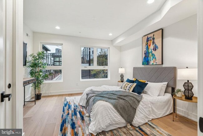 Building Photo - 1106 N Bodine St