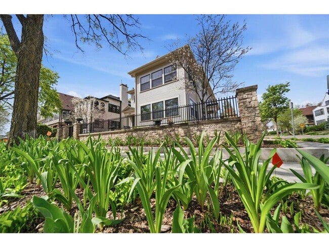 Building Photo - 1768 Fremont Ave S