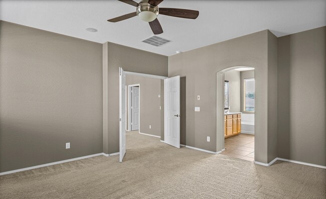 Building Photo - 4129 E Clubview Dr