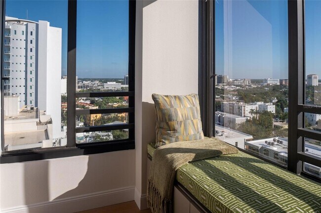 Building Photo - 770 S Palm Ave