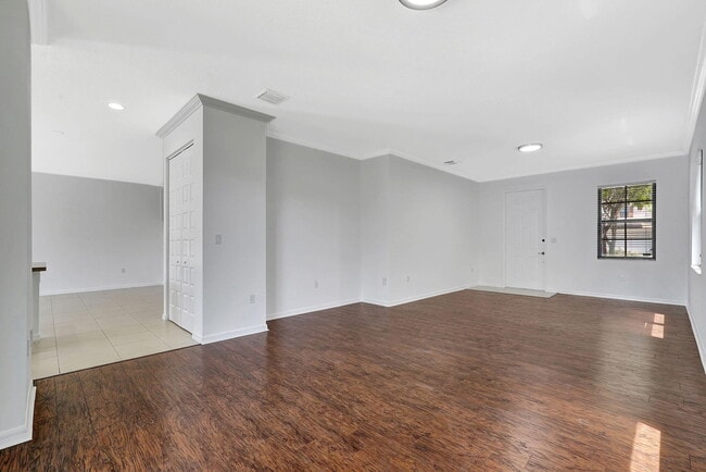 Building Photo - 972 NE 193rd Terrace