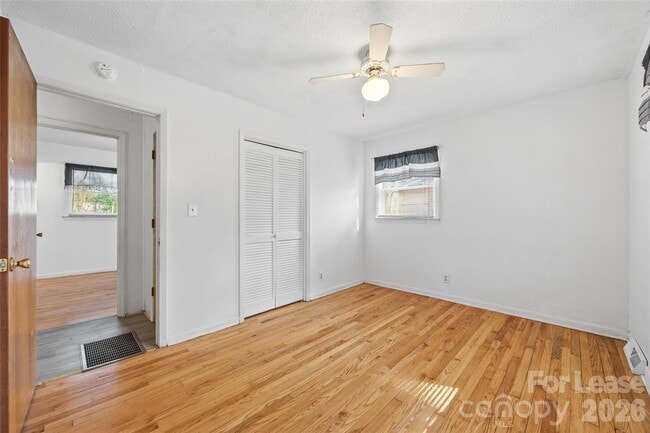 Building Photo - 1037 Stoneybrook Ln