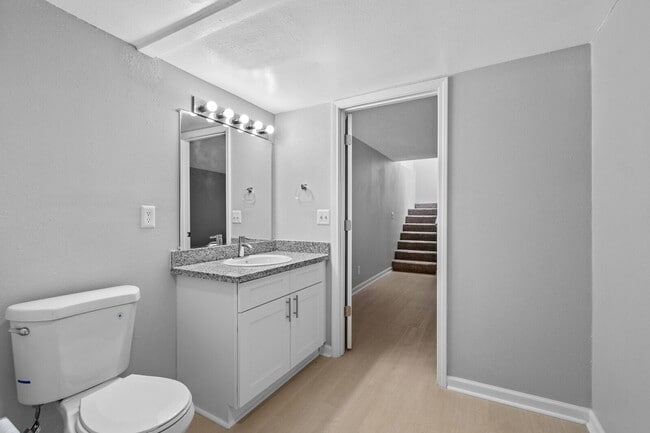 Building Photo - Modern 3-Bed, 2.5-Bath Apartment with Granite Kitchen & New Appliances!