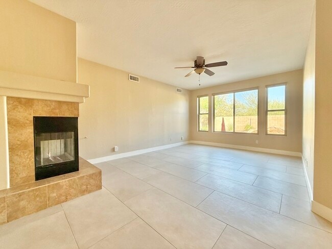 Building Photo - 4910 E Cordia Ln