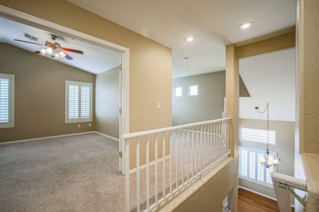 Building Photo - BEAUTIFUL 3 BD HOME LOCATED IN THE HEART O...
