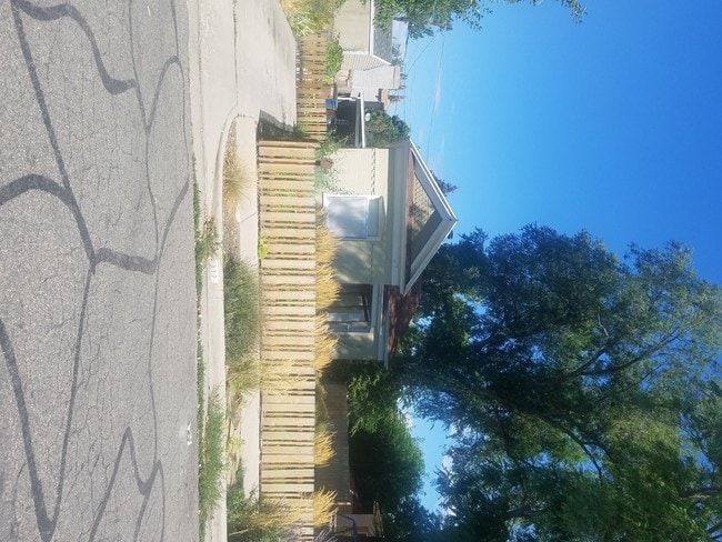 317 Hollywood Ave (Single Family) - Third and Ramona Apartments