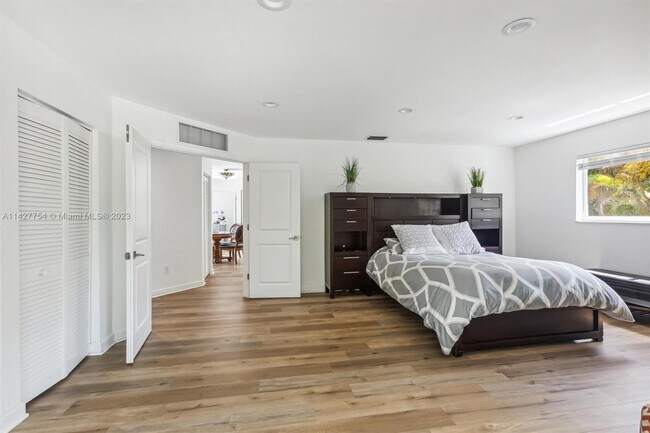 Building Photo - 6300 SW 144th St