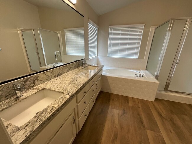 Building Photo - Updated Home In Established Northeast Fresno Neighborhood. Clovis Unified Schools!