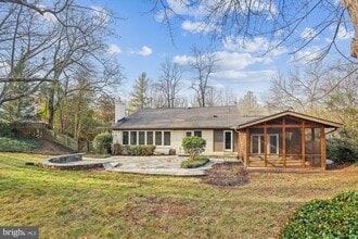 Building Photo - 6154 Beachway Dr