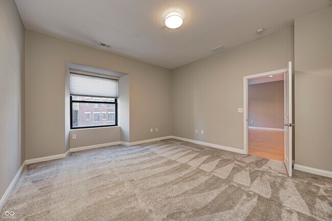 Building Photo - 350 N Meridian St