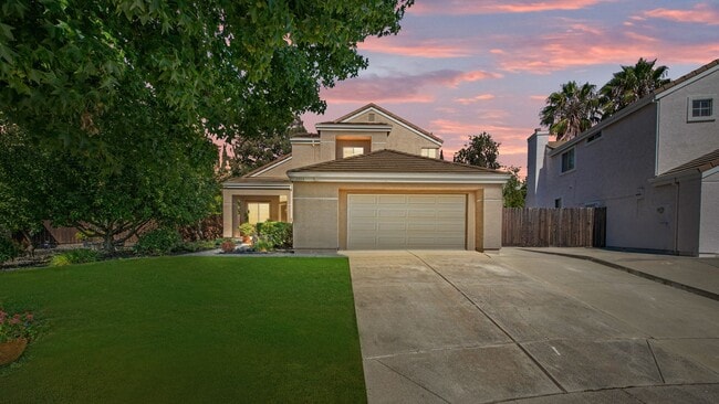 Building Photo - 4 BR/3BA Home in Laurel Creek with Park-Like Backyard!