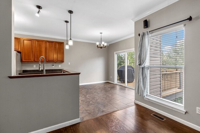 Building Photo - Beautiful 3-Bed, 3-Bath Home in Excellent ...