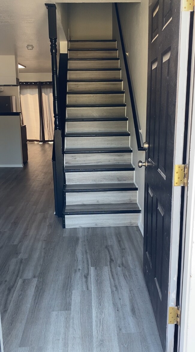 Entry - 922 Plumas St