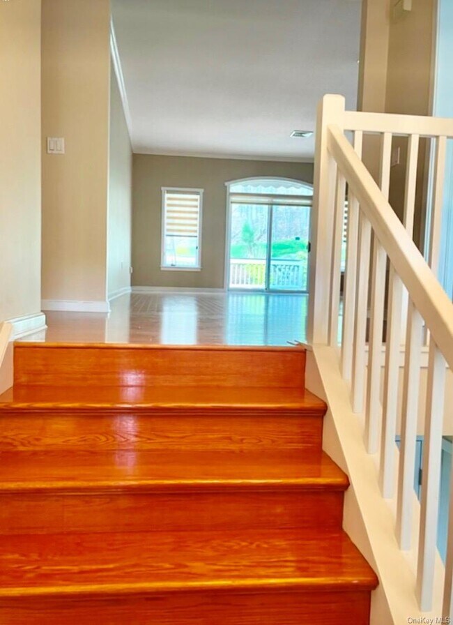 Building Photo - 668 Heritage Hls