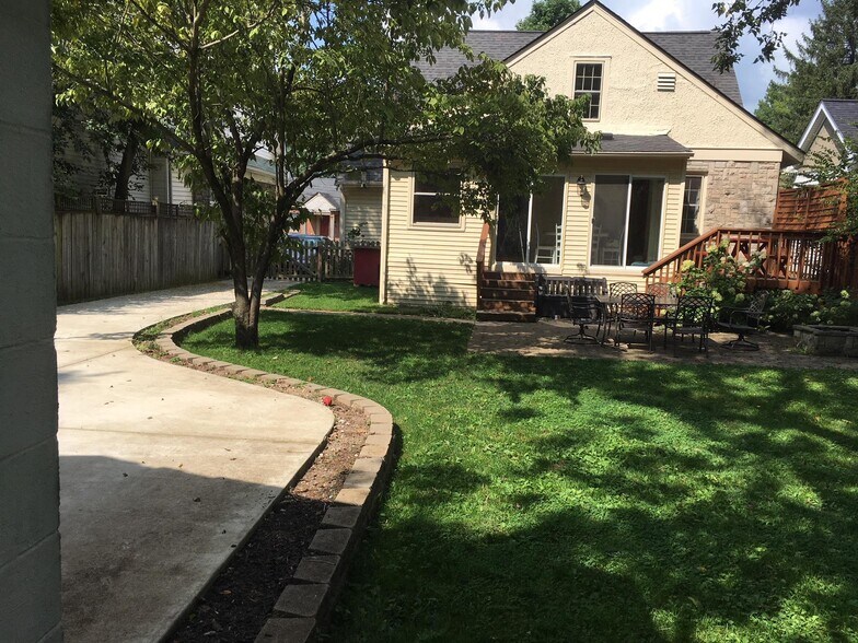 Building Photo - 136 Shawnee Pl