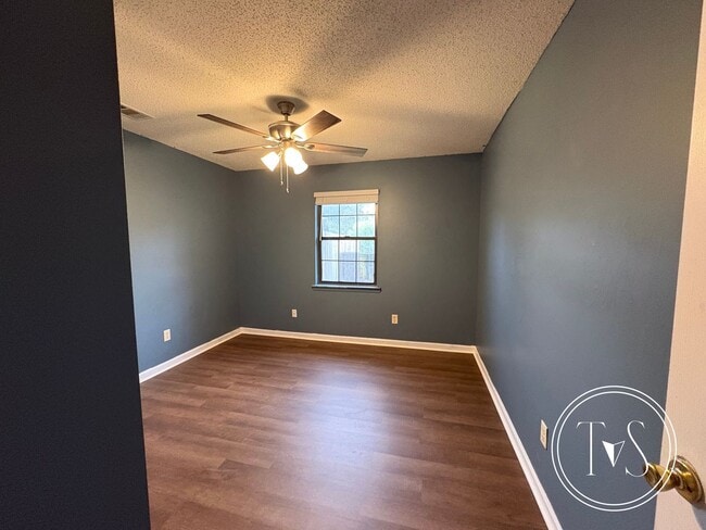Building Photo - RATE DROP ALERT and FALL MOVE-IN SPECIAL: 1st FULL MONTH'S RENT FREE!**