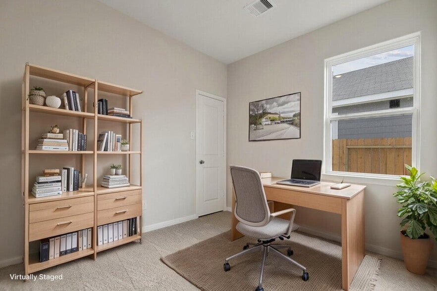 Building Photo - 15643 Plum Brk Dr