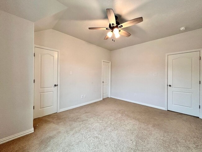 Building Photo - Bright & Beautiful 4 Bed, 3.5 Bath Home with Room for Everyone