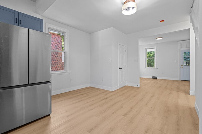 Building Photo - 2716 Woodsdale Ave