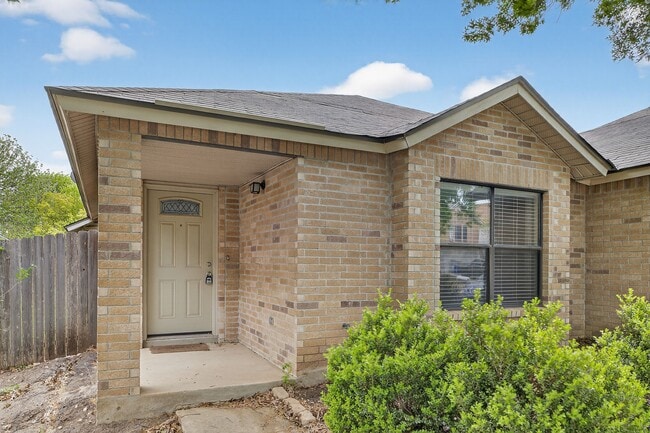 Building Photo - 10526 Bluegrass Pond