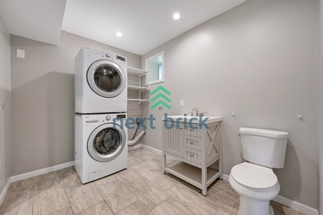 Building Photo - Move-In Ready 4 Bedroom Home in Prime Bellevue Location
