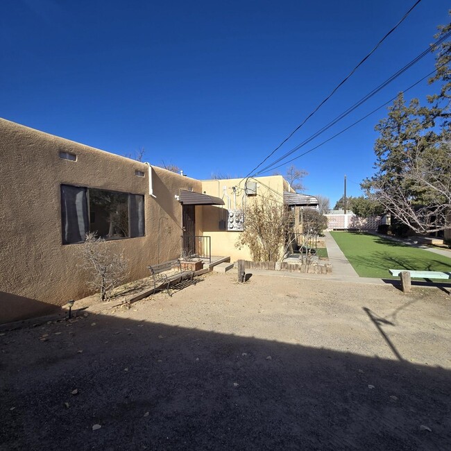 Building Photo - 358 Pueblo Solano Rd NW