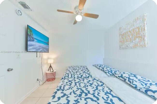 Building Photo - 2591 Riverland Dr