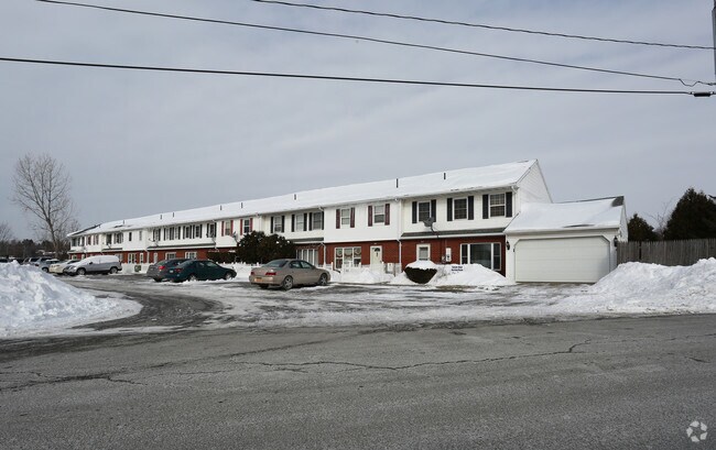 Primary Photo - Plaza Court