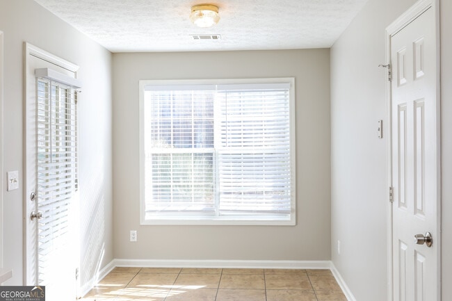 Building Photo - 852 New England Ct