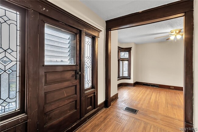 Building Photo - 42 Linden Park