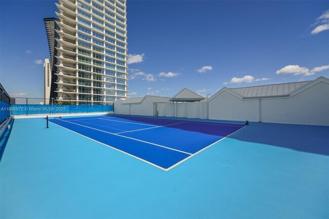 Building Photo - 16711 Collins Ave