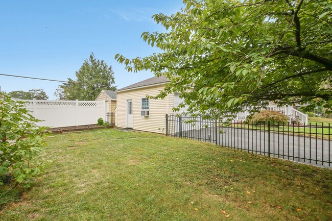 Building Photo - 166 Franklin Ave