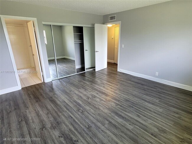 Building Photo - 500 NE 2nd St