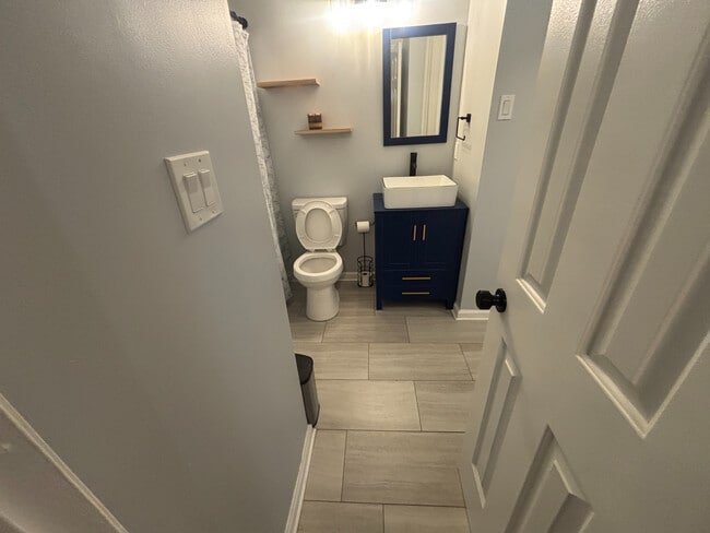 Building Photo - Room in House on Tall Rock Ct