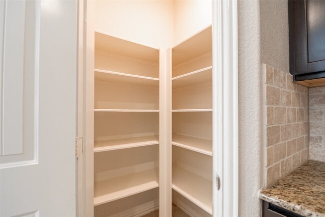 Building Photo - 1610 Juniper Knoll Way