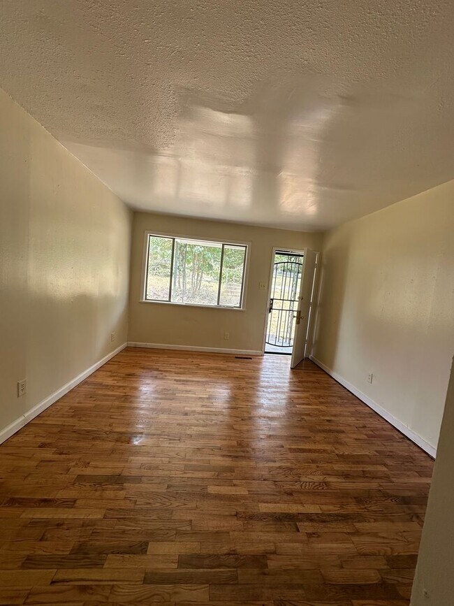 Building Photo - 3 Bedroom and 2 Bathroom home.