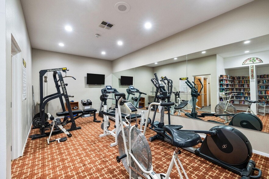 Building Photo - 78129 Crimson Ct