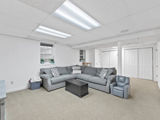 Building Photo - "Spacious 4-Bed Oasis with Scenic Views an...