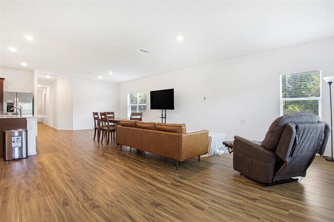 Building Photo - 1509 Brueggerhoff Rd
