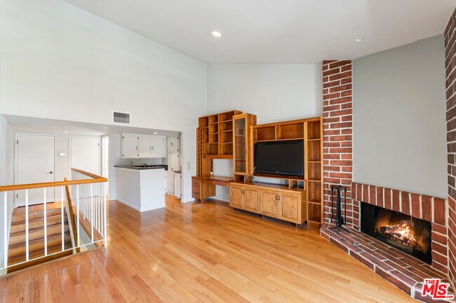 Building Photo - 17087 Palisades Cir