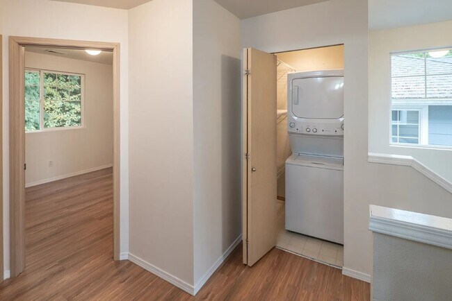 Building Photo - 3Bd/2.25Ba Woodinville Home