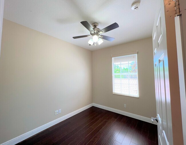 Building Photo - 3368 Greenway Dr