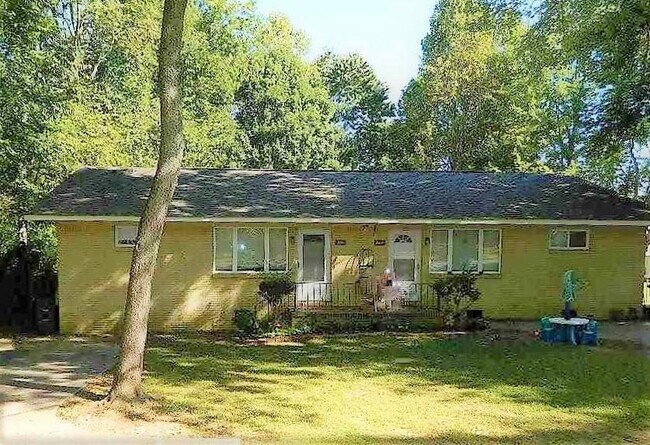 Building Photo - 304 Wind Ave NW