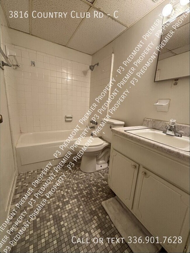 Building Photo - 3816 Country Club Rd