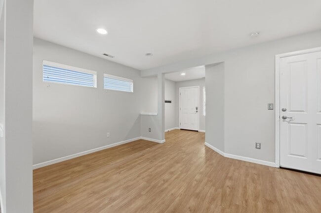 Building Photo - Lake Stevens Gem