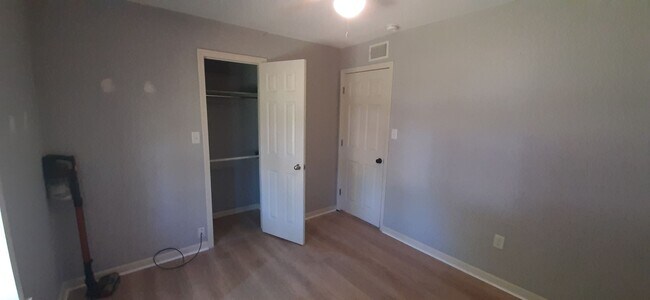 Building Photo - 1803 Greenwood Cove