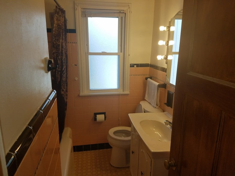 Bathroom - 4320 N 64th St