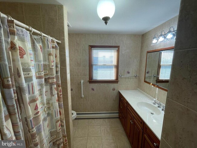 Building Photo - 1306 Hawthorne Ln
