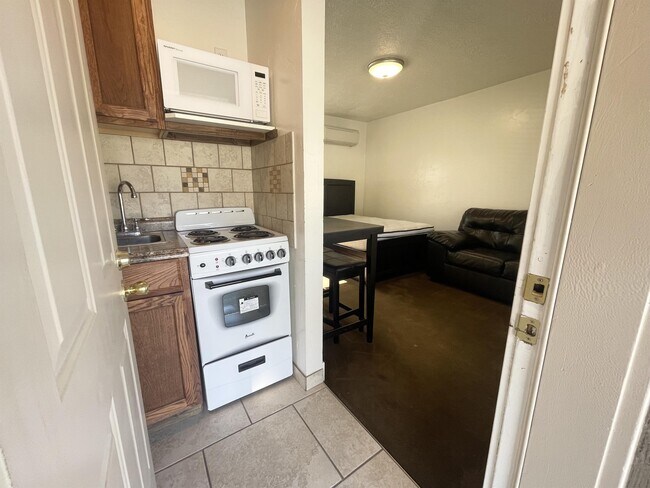 Building Photo - 1105 S State St