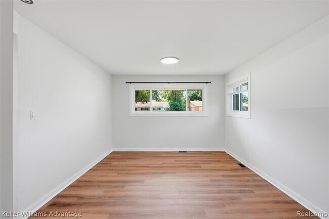 Building Photo - 23948 E Le Bost